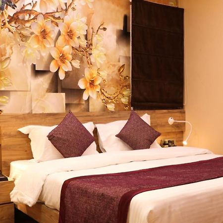 Hotel Mansa Канпур Экстерьер фото