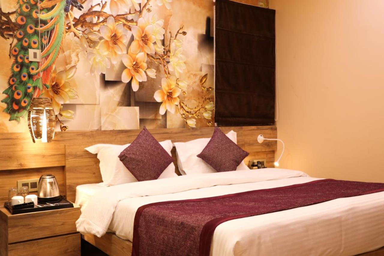 Hotel Mansa Канпур Экстерьер фото
