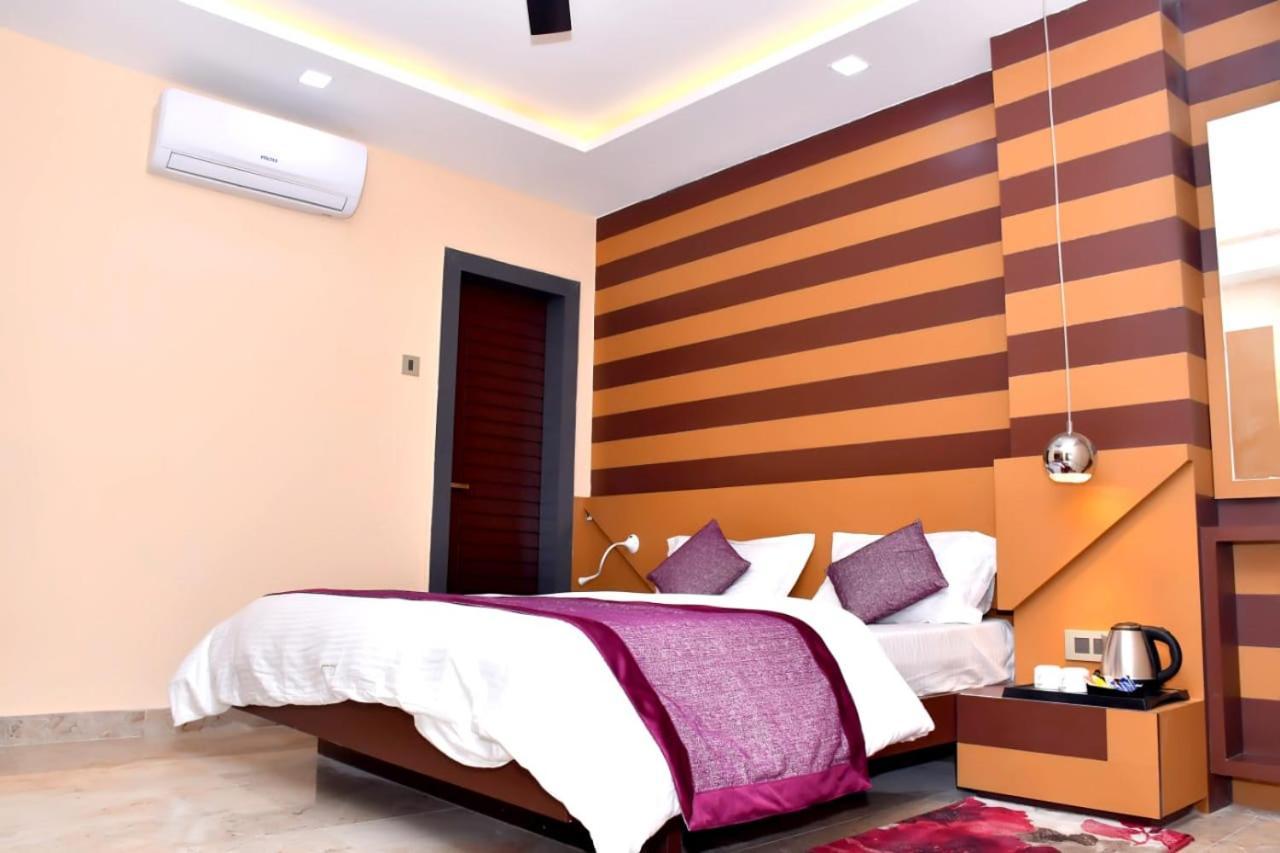 Hotel Mansa Канпур Экстерьер фото