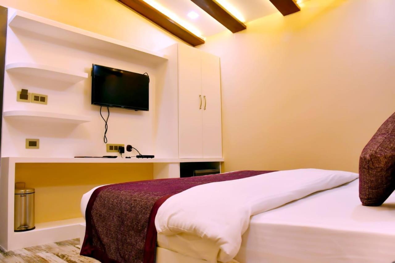 Hotel Mansa Канпур Экстерьер фото